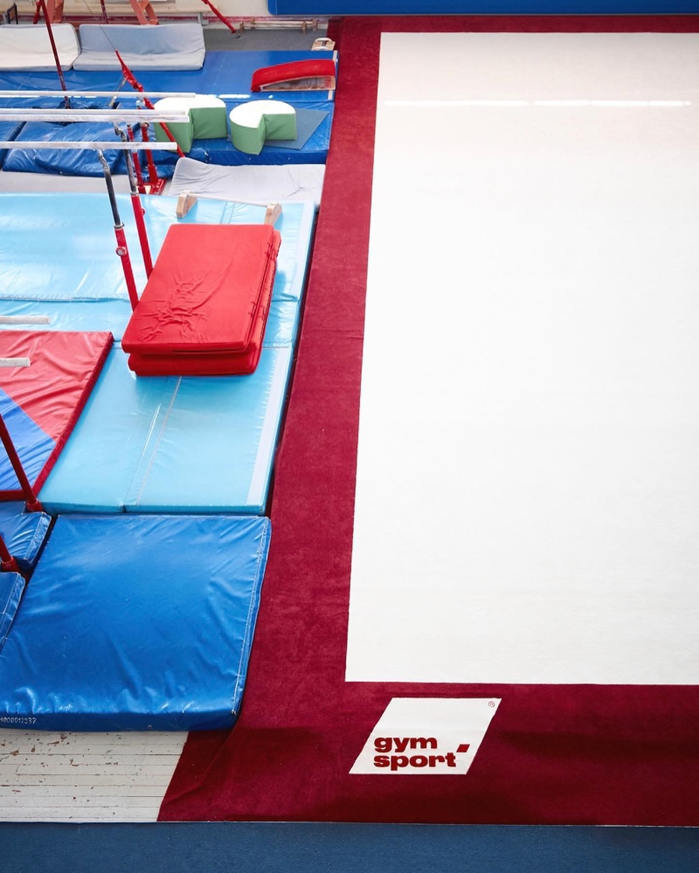 Соревновательный ковер для художественной гимнастики GYMSPORT PROF PREMIUM RED 14Х14