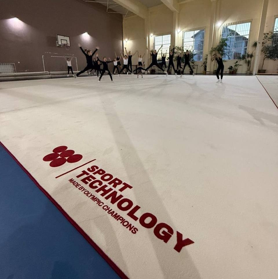 Ковер для художественной гимнастики Sport Technology с помостом и сертификатом FIG